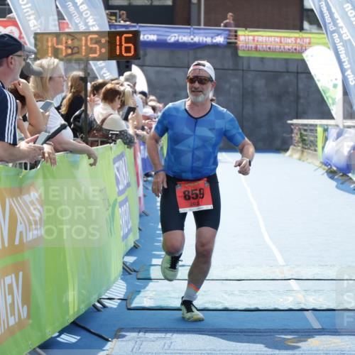 10.08.2025 - GEWOBA Citytriathlon Bremen H.Heesch http://msf.ph/oto/8555097 10.08.2025 14:15:19 Ziel 859 meine-sportfotos.de