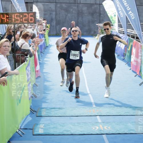10.08.2025 - GEWOBA Citytriathlon Bremen H.Heesch http://msf.ph/oto/8555109 10.08.2025 14:15:30 Ziel 833, 1002 meine-sportfotos.de