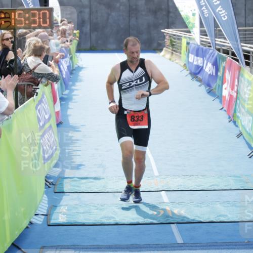 10.08.2025 - GEWOBA Citytriathlon Bremen H.Heesch http://msf.ph/oto/8555118 10.08.2025 14:15:34 Ziel 833, 1002 meine-sportfotos.de