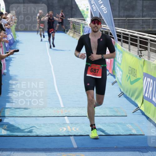 10.08.2025 - GEWOBA Citytriathlon Bremen H.Heesch http://msf.ph/oto/8555135 10.08.2025 14:15:55 Ziel 687, 699 meine-sportfotos.de