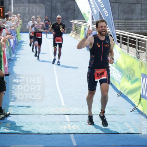 10.08.2025 - GEWOBA Citytriathlon Bremen H.Heesch http://msf.ph/oto/8555143 10.08.2025 14:16:01 Ziel 555, 687, 699, 783, 820 meine-sportfotos.de