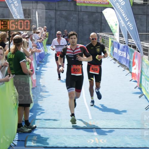 10.08.2025 - GEWOBA Citytriathlon Bremen H.Heesch http://msf.ph/oto/8555149 10.08.2025 14:16:03 Ziel 555, 687, 699, 783, 820 meine-sportfotos.de