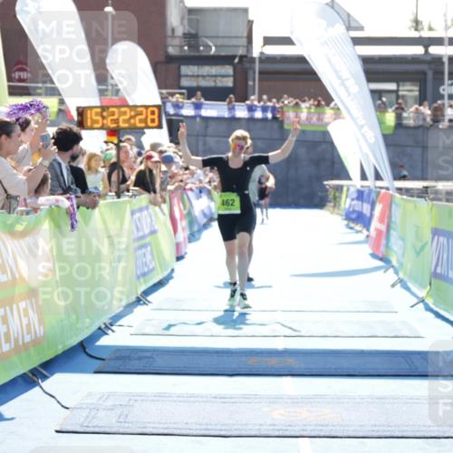 10.08.2025 - GEWOBA Citytriathlon Bremen H.Heesch http://msf.ph/oto/8555150 10.08.2025 15:22:32 Ziel 124, 462 meine-sportfotos.de