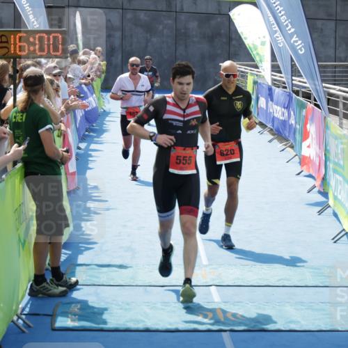10.08.2025 - GEWOBA Citytriathlon Bremen H.Heesch http://msf.ph/oto/8555152 10.08.2025 14:16:04 Ziel 555, 687, 699, 783, 820 meine-sportfotos.de