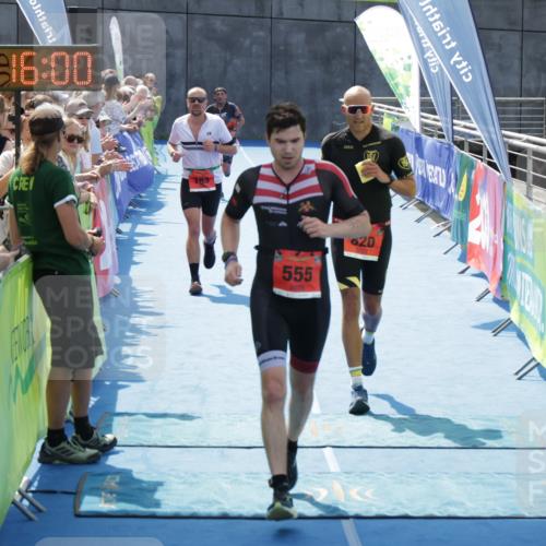 10.08.2025 - GEWOBA Citytriathlon Bremen H.Heesch http://msf.ph/oto/8555156 10.08.2025 14:16:04 Ziel 555, 687, 699, 783, 820 meine-sportfotos.de