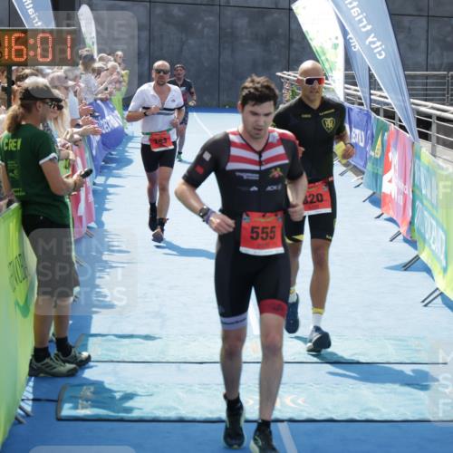 10.08.2025 - GEWOBA Citytriathlon Bremen H.Heesch http://msf.ph/oto/8555158 10.08.2025 14:16:04 Ziel 555, 687, 699, 783, 820 meine-sportfotos.de