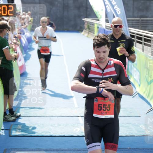10.08.2025 - GEWOBA Citytriathlon Bremen H.Heesch http://msf.ph/oto/8555164 10.08.2025 14:16:05 Ziel 555, 699, 783, 820 meine-sportfotos.de
