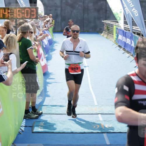 10.08.2025 - GEWOBA Citytriathlon Bremen H.Heesch http://msf.ph/oto/8555166 10.08.2025 14:16:07 Ziel 555, 699, 783, 820, 888 meine-sportfotos.de