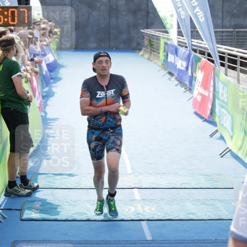 10.08.2025 - GEWOBA Citytriathlon Bremen H.Heesch http://msf.ph/oto/8555178 10.08.2025 14:16:11 Ziel 555, 783, 820, 888 meine-sportfotos.de