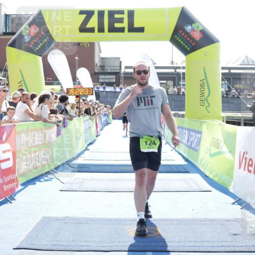 10.08.2025 - GEWOBA Citytriathlon Bremen H.Heesch http://msf.ph/oto/8555180 10.08.2025 15:22:37 Ziel 52, 124, 462, 480 meine-sportfotos.de