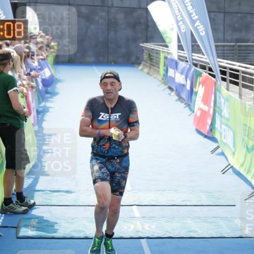 10.08.2025 - GEWOBA Citytriathlon Bremen H.Heesch http://msf.ph/oto/8555181 10.08.2025 14:16:11 Ziel 555, 783, 820, 888 meine-sportfotos.de