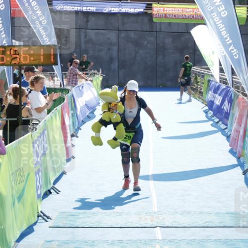 10.08.2025 - GEWOBA Citytriathlon Bremen H.Heesch http://msf.ph/oto/8555192 10.08.2025 15:56:15 Ziel 529 meine-sportfotos.de