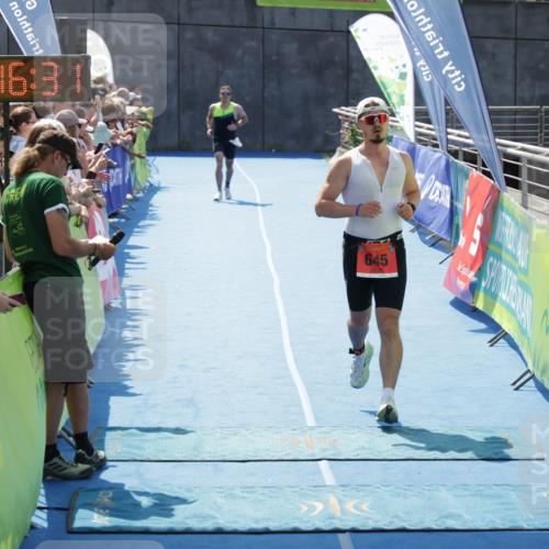 10.08.2025 - GEWOBA Citytriathlon Bremen H.Heesch http://msf.ph/oto/8555204 10.08.2025 14:16:34 Ziel 635, 645 meine-sportfotos.de