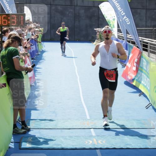 10.08.2025 - GEWOBA Citytriathlon Bremen H.Heesch http://msf.ph/oto/8555207 10.08.2025 14:16:35 Ziel 635, 645, 770 meine-sportfotos.de