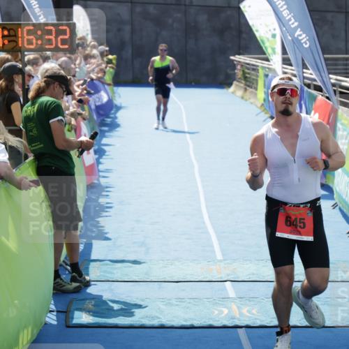 10.08.2025 - GEWOBA Citytriathlon Bremen H.Heesch http://msf.ph/oto/8555215 10.08.2025 14:16:36 Ziel 645, 770 meine-sportfotos.de