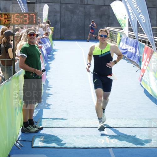 10.08.2025 - GEWOBA Citytriathlon Bremen H.Heesch http://msf.ph/oto/8555222 10.08.2025 14:16:41 Ziel 645, 770 meine-sportfotos.de