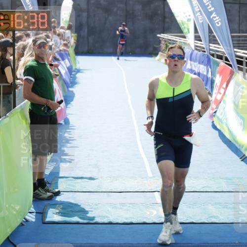 10.08.2025 - GEWOBA Citytriathlon Bremen H.Heesch http://msf.ph/oto/8555226 10.08.2025 14:16:41 Ziel 645, 770 meine-sportfotos.de