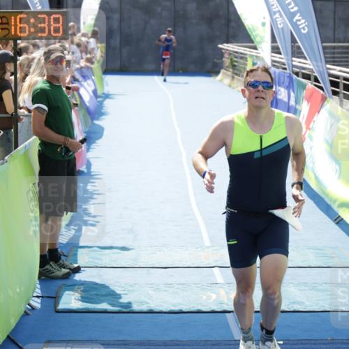 10.08.2025 - GEWOBA Citytriathlon Bremen H.Heesch http://msf.ph/oto/8555228 10.08.2025 14:16:42 Ziel 645, 770 meine-sportfotos.de