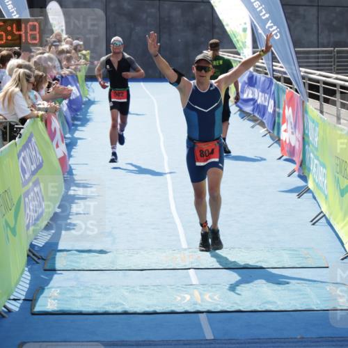 10.08.2025 - GEWOBA Citytriathlon Bremen H.Heesch http://msf.ph/oto/8555236 10.08.2025 14:16:52 Ziel 582, 804 meine-sportfotos.de