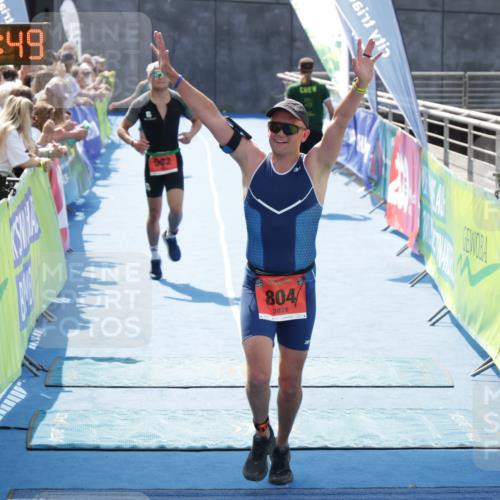 10.08.2025 - GEWOBA Citytriathlon Bremen H.Heesch http://msf.ph/oto/8555244 10.08.2025 14:16:53 Ziel 582, 804 meine-sportfotos.de