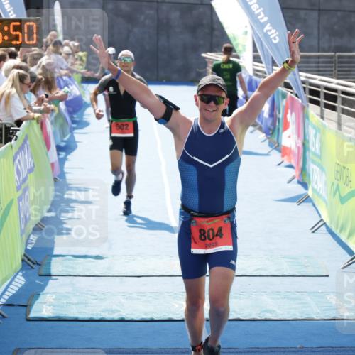 10.08.2025 - GEWOBA Citytriathlon Bremen H.Heesch http://msf.ph/oto/8555247 10.08.2025 14:16:53 Ziel 582, 804 meine-sportfotos.de