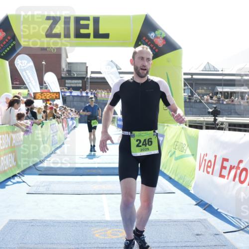 10.08.2025 - GEWOBA Citytriathlon Bremen H.Heesch http://msf.ph/oto/8555252 10.08.2025 15:22:47 Ziel 52, 213, 246, 480 meine-sportfotos.de