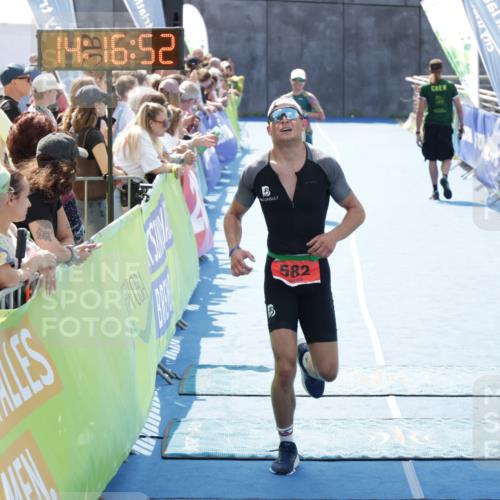 10.08.2025 - GEWOBA Citytriathlon Bremen H.Heesch http://msf.ph/oto/8555261 10.08.2025 14:16:55 Ziel 582, 804 meine-sportfotos.de