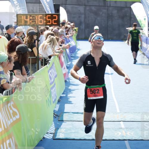 10.08.2025 - GEWOBA Citytriathlon Bremen H.Heesch http://msf.ph/oto/8555264 10.08.2025 14:16:55 Ziel 582, 804 meine-sportfotos.de