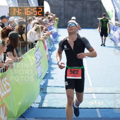 10.08.2025 - GEWOBA Citytriathlon Bremen H.Heesch http://msf.ph/oto/8555267 10.08.2025 14:16:56 Ziel 582, 804, 947 meine-sportfotos.de