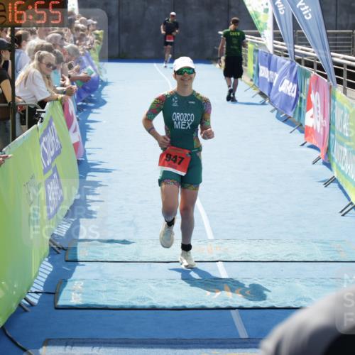10.08.2025 - GEWOBA Citytriathlon Bremen H.Heesch http://msf.ph/oto/8555273 10.08.2025 14:16:59 Ziel 582, 804, 947 meine-sportfotos.de