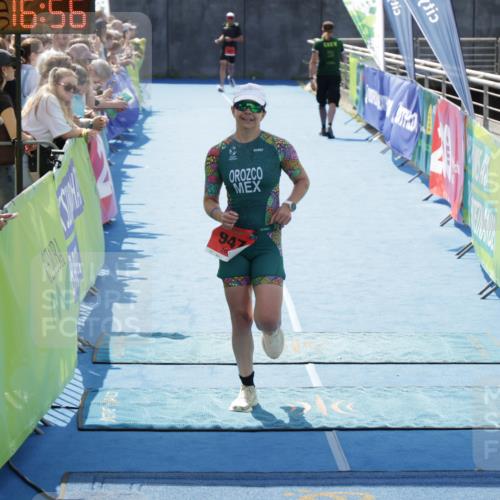 10.08.2025 - GEWOBA Citytriathlon Bremen H.Heesch http://msf.ph/oto/8555276 10.08.2025 14:16:59 Ziel 582, 804, 947 meine-sportfotos.de