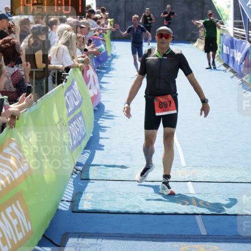 10.08.2025 - GEWOBA Citytriathlon Bremen H.Heesch http://msf.ph/oto/8555304 10.08.2025 14:17:11 Ziel 813, 897 meine-sportfotos.de