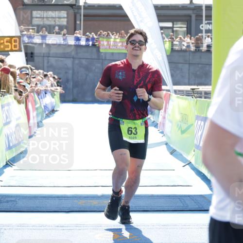 10.08.2025 - GEWOBA Citytriathlon Bremen H.Heesch http://msf.ph/oto/8555305 10.08.2025 15:23:01 Ziel 63, 108 meine-sportfotos.de