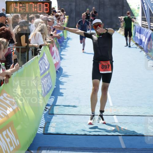 10.08.2025 - GEWOBA Citytriathlon Bremen H.Heesch http://msf.ph/oto/8555307 10.08.2025 14:17:11 Ziel 813, 897 meine-sportfotos.de