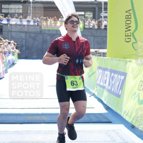 10.08.2025 - GEWOBA Citytriathlon Bremen H.Heesch http://msf.ph/oto/8555308 10.08.2025 15:23:02 Ziel 63, 108 meine-sportfotos.de