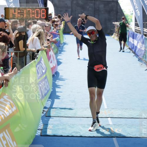 10.08.2025 - GEWOBA Citytriathlon Bremen H.Heesch http://msf.ph/oto/8555310 10.08.2025 14:17:11 Ziel 813, 897 meine-sportfotos.de