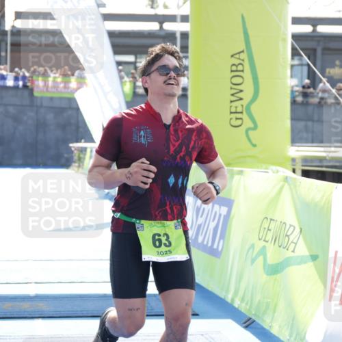 10.08.2025 - GEWOBA Citytriathlon Bremen H.Heesch http://msf.ph/oto/8555311 10.08.2025 15:23:02 Ziel 63, 108 meine-sportfotos.de