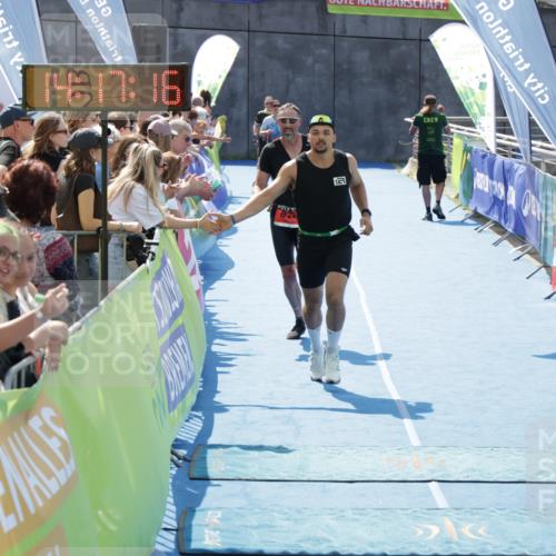 10.08.2025 - GEWOBA Citytriathlon Bremen H.Heesch http://msf.ph/oto/8555321 10.08.2025 14:17:20 Ziel 678, 813, 870 meine-sportfotos.de