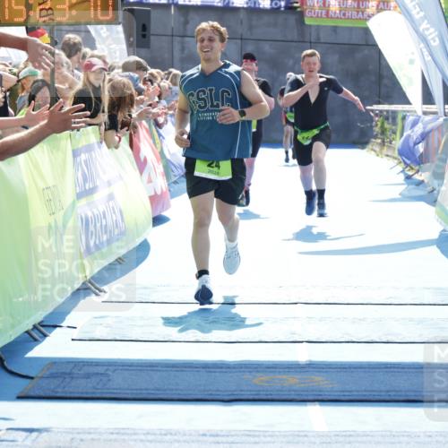 10.08.2025 - GEWOBA Citytriathlon Bremen H.Heesch http://msf.ph/oto/8555322 10.08.2025 15:23:14 Ziel 24, 100, 211 meine-sportfotos.de