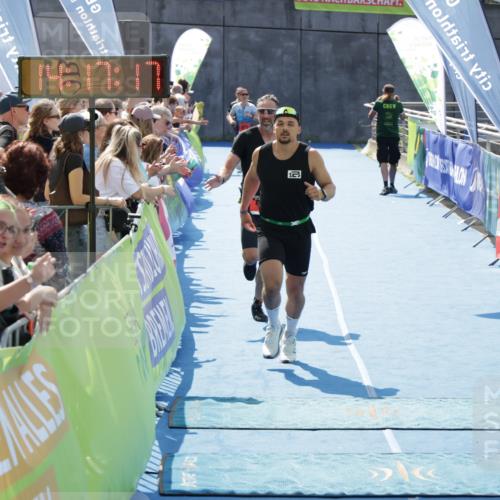 10.08.2025 - GEWOBA Citytriathlon Bremen H.Heesch http://msf.ph/oto/8555324 10.08.2025 14:17:20 Ziel 678, 813, 870 meine-sportfotos.de