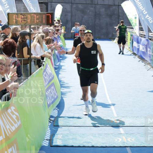 10.08.2025 - GEWOBA Citytriathlon Bremen H.Heesch http://msf.ph/oto/8555327 10.08.2025 14:17:21 Ziel 678, 813, 870 meine-sportfotos.de