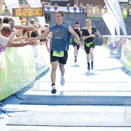 10.08.2025 - GEWOBA Citytriathlon Bremen H.Heesch http://msf.ph/oto/8555328 10.08.2025 15:23:14 Ziel 24, 100, 211 meine-sportfotos.de