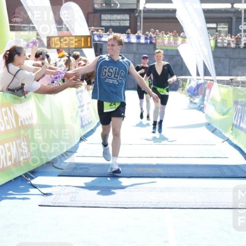 10.08.2025 - GEWOBA Citytriathlon Bremen H.Heesch http://msf.ph/oto/8555331 10.08.2025 15:23:15 Ziel 24, 100, 211 meine-sportfotos.de