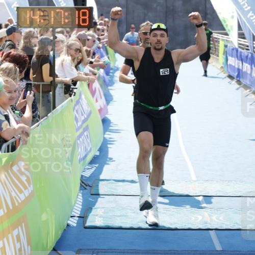 10.08.2025 - GEWOBA Citytriathlon Bremen H.Heesch http://msf.ph/oto/8555332 10.08.2025 14:17:22 Ziel 678, 813, 870 meine-sportfotos.de
