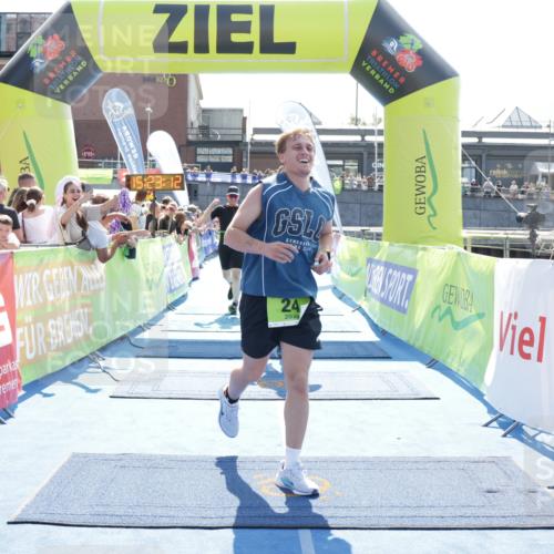 10.08.2025 - GEWOBA Citytriathlon Bremen H.Heesch http://msf.ph/oto/8555341 10.08.2025 15:23:16 Ziel 24, 100, 162, 211 meine-sportfotos.de