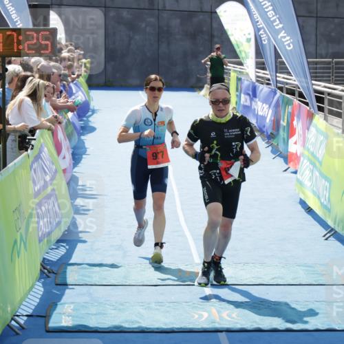 10.08.2025 - GEWOBA Citytriathlon Bremen H.Heesch http://msf.ph/oto/8555343 10.08.2025 14:17:29 Ziel 678, 870, 892, 977 meine-sportfotos.de