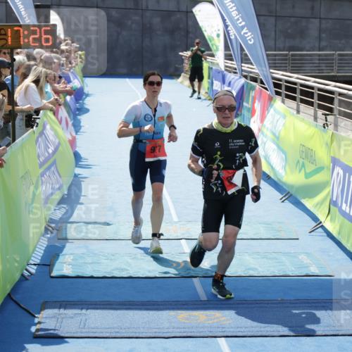 10.08.2025 - GEWOBA Citytriathlon Bremen H.Heesch http://msf.ph/oto/8555351 10.08.2025 14:17:30 Ziel 892, 977 meine-sportfotos.de