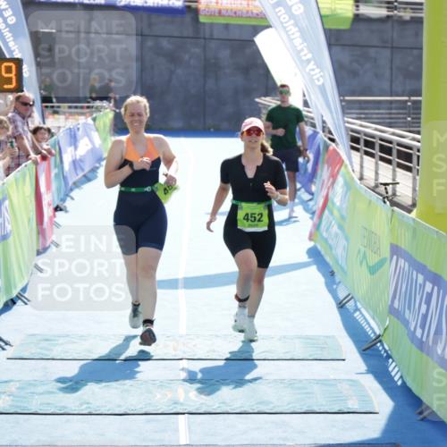 10.08.2025 - GEWOBA Citytriathlon Bremen H.Heesch http://msf.ph/oto/8555362 10.08.2025 15:57:44 Ziel 452, 454 meine-sportfotos.de