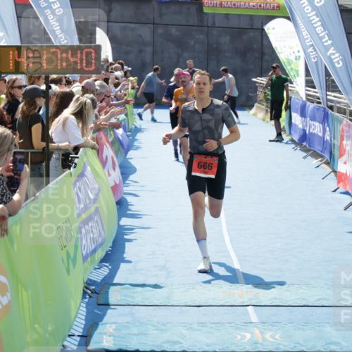 10.08.2025 - GEWOBA Citytriathlon Bremen H.Heesch http://msf.ph/oto/8555363 10.08.2025 14:17:43 Ziel 666, 764, 900 meine-sportfotos.de