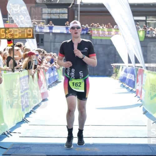 10.08.2025 - GEWOBA Citytriathlon Bremen H.Heesch http://msf.ph/oto/8555366 10.08.2025 15:23:23 Ziel 100, 162, 211 meine-sportfotos.de